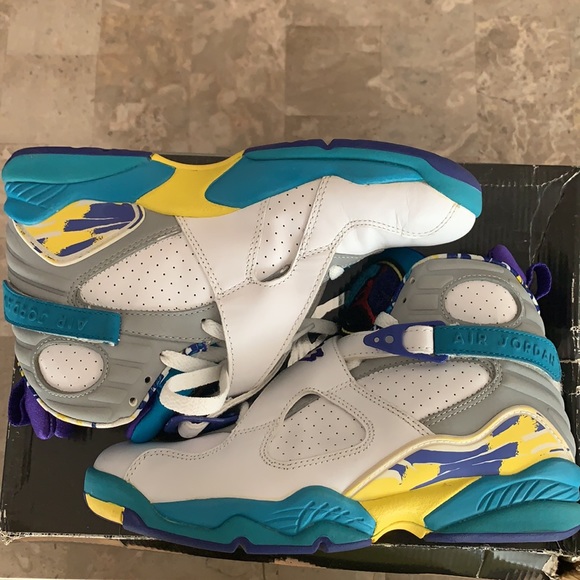 Woman’s Air Jordan 8 Retro - Picture 6 of 6